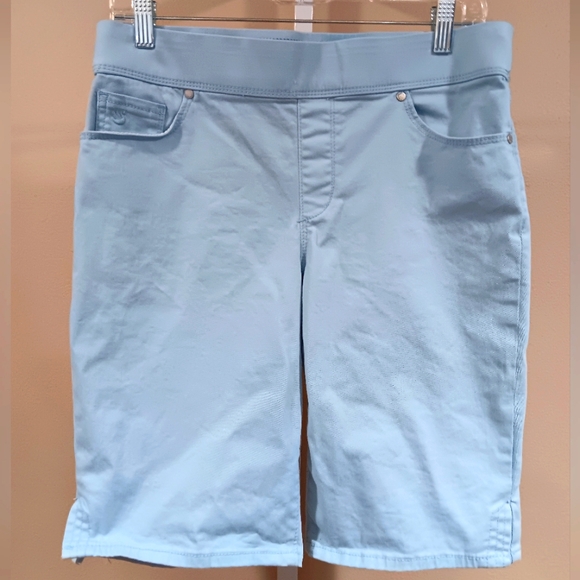 Gloria Vanderbilt Pants - Gloria Vanderbilt Women's (Size 8) Pale Sky Pull-On Denim Bermuda Shorts